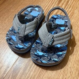 New Reef Little AH Kids Sandals Blue and Gray Shark Print Size 6